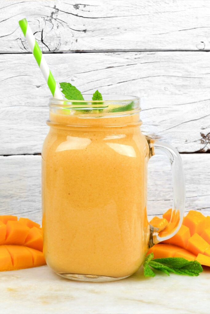 Creamy Dreamy Vanilla Mango Smoothie: A Delicious and Healthy Delight!